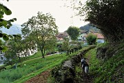63 Sul sent. 594A entriamo in Pregarolfi frazione di Bracca